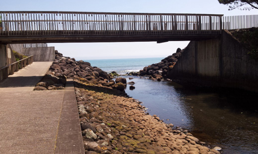 This is where the Huatoki meets the sea. This view is looking downstream. The The walkway crosses above